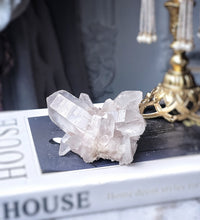 Cargar imagen en el visor de la galería, Himalayan Quartz Cluster - 204g #538