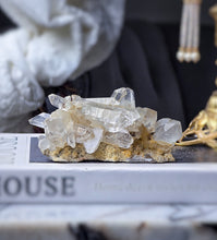 Cargar imagen en el visor de la galería, Himalayan Quartz Cluster - 263g #541
