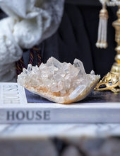 Cargar imagen en el visor de la galería, Himalayan Quartz Cluster - 397g #542