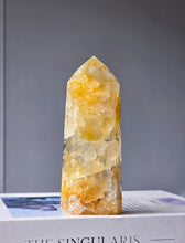 Lade das Bild in den Galerie-Viewer, Golden Healer Quartz Tower - 278g #500