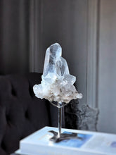 將圖片載入圖庫檢視器 Clear Quartz Cluster on Silver Stand - 1.06kg #140