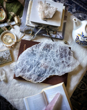 Cargar imagen en el visor de la galería, Large Clear Quartz Slab / Platter - 2.4kg #418