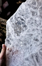 Cargar imagen en el visor de la galería, Large Clear Quartz Slab / Platter - 2.4kg #418