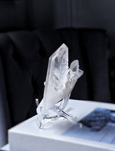 Lade das Bild in den Galerie-Viewer, High Grade Himalayan Quartz Cluster - small 188g #552