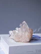 Lade das Bild in den Galerie-Viewer, Himalayan Quartz Cluster - small 208g #554