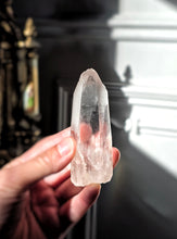 將圖片載入圖庫檢視器 High Grade Lemurian Quartz Seed / Point - 90g #370