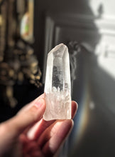 將圖片載入圖庫檢視器 High Grade Lemurian Quartz Seed / Point - 90g #370
