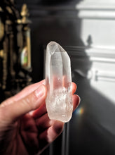 將圖片載入圖庫檢視器 High Grade Lemurian Quartz Seed / Point - 90g #370