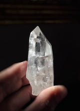 Lade das Bild in den Galerie-Viewer, High Grade Lemurian Quartz Seed / Point - 55g #372