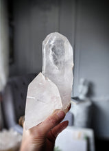 이미지를 갤러리 뷰어에 로드 , Himalayan Quartz Cluster / Point - 910g #305