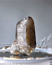 이미지를 갤러리 뷰어에 로드 , Smoky Citrine Quartz with Garnet Inclusion - 2.08kg #300