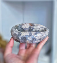 Cargar imagen en el visor de la galería, Black Flower Agate Bowl / Jewellery Bowl - small 350g #392