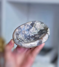 Cargar imagen en el visor de la galería, Black Flower Agate Bowl / Jewellery Bowl - small 350g #392
