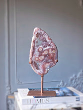 將圖片載入圖庫檢視器 Druzy Pink Amethyst Slab on Rose Gold Stand - 1.2kg #306