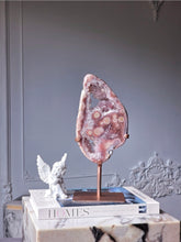 將圖片載入圖庫檢視器 Druzy Pink Amethyst Slab on Rose Gold Stand - 1.2kg #306