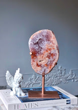將圖片載入圖庫檢視器 Pink Amethyst Slab on Rose Gold Stand - 1.18kg #404
