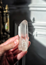 將圖片載入圖庫檢視器 High Grade Lemurian Quartz Seed / Point - 90g #370