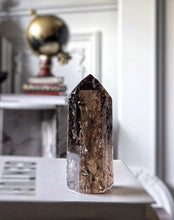Lade das Bild in den Galerie-Viewer, High Grade Smoky Quartz Tower - small 171g #374