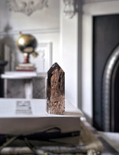 Lade das Bild in den Galerie-Viewer, High Grade Smoky Quartz Tower - small 171g #374