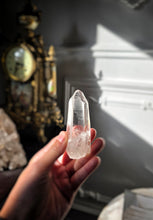 將圖片載入圖庫檢視器 High Grade Lemurian Quartz Seed / Point - 90g #370