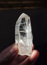 Lade das Bild in den Galerie-Viewer, High Grade Lemurian Quartz Seed / Point - 55g #372