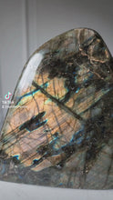 비디오를 갤러리 뷰어 Large Golden Flash Labradorite Freeform - 2.5kg #107에 로드 및 재생