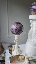 비디오를 갤러리 뷰어 Chevron Amethyst Sphere - 837g #132에 로드 및 재생