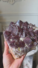 비디오를 갤러리 뷰어 Large Red Hematite x Eqidote Quartz Cluster - 2.6kg #10에 로드 및 재생
