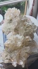 비디오를 갤러리 뷰어 Large Golden Himalayan Quartz Cluster with Chlorite Inclusion - 6.62kg #443에 로드 및 재생