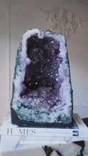비디오를 갤러리 뷰어 Amethyst Flower Cave / Geode - 14.21kg #129에 로드 및 재생