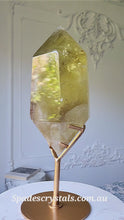 비디오를 갤러리 뷰어 Large Phantom Smoky Citrine Double Terminated on Gold Stand - 3.1kg #116에 로드 및 재생