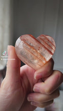 비디오를 갤러리 뷰어 Fire Quartz / Red Hematoid Heart #218에 로드 및 재생