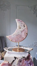 비디오를 갤러리 뷰어 Large Pink Amethyst Moon on Gold Stand - 4.65kg #103에 로드 및 재생