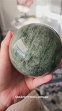 비디오를 갤러리 뷰어 Green Strawberry x Epidote Quartz Sphere - 1.1kg #46에 로드 및 재생