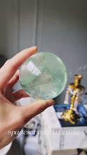 비디오를 갤러리 뷰어 Green Fluorite Sphere - 465g #128에 로드 및 재생