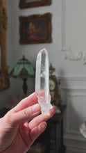 Cargar y reproducir el video en el visor de la galería, Lemurian Seed Clear Quartz - 71g #348