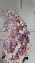 비디오를 갤러리 뷰어 Pink Amethyst Slab on Metal Stand - 3.9kg #50에 로드 및 재생