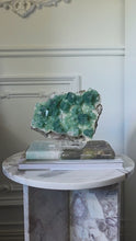 비디오를 갤러리 뷰어 Green Fluorite Cluster - 2.24kg #41에 로드 및 재생