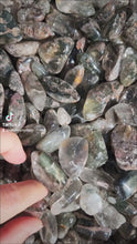 비디오를 갤러리 뷰어 Lodolite / Garden Quartz Tumbled Stones Pack - 150g / 300g / 500g / 1kg에 로드 및 재생