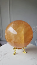 비디오를 갤러리 뷰어 Large Golden Honey Calcite Sphere - 3.2kg #70에 로드 및 재생