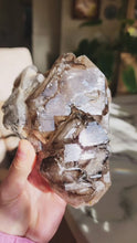 비디오를 갤러리 뷰어 Smoky Skeleton Quartz - 1.1kg #144에 로드 및 재생