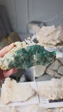 비디오를 갤러리 뷰어 Green Fluorite Cluster - 589g #91에 로드 및 재생