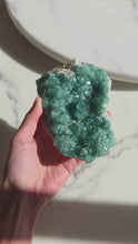 비디오를 갤러리 뷰어 Green Fluorite Cluster - 496g #45에 로드 및 재생
