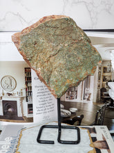 이미지를 갤러리 뷰어에 로드 , Dark Pink Amethyst on stand - 1.1kg #124