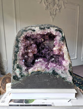 이미지를 갤러리 뷰어에 로드 , Amethyst Cave - 10.5kg #M3