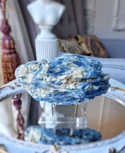 Cargar imagen en el visor de la galería, Blue Kyanite & Matrix - 1.35kg #10