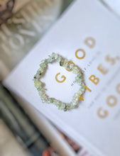 이미지를 갤러리 뷰어에 로드 , Prehnite Chips Bracelet
