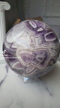 비디오를 갤러리 뷰어 Extra Large Chevron Amethyst Sphere - 6.48 kg에 로드 및 재생