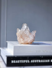 Lade das Bild in den Galerie-Viewer, Himalayan Quartz Cluster - small 208g #554
