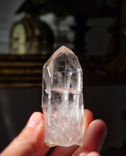 이미지를 갤러리 뷰어에 로드 , High Grade Lemurian Quartz Seed / Point - 55g #372
